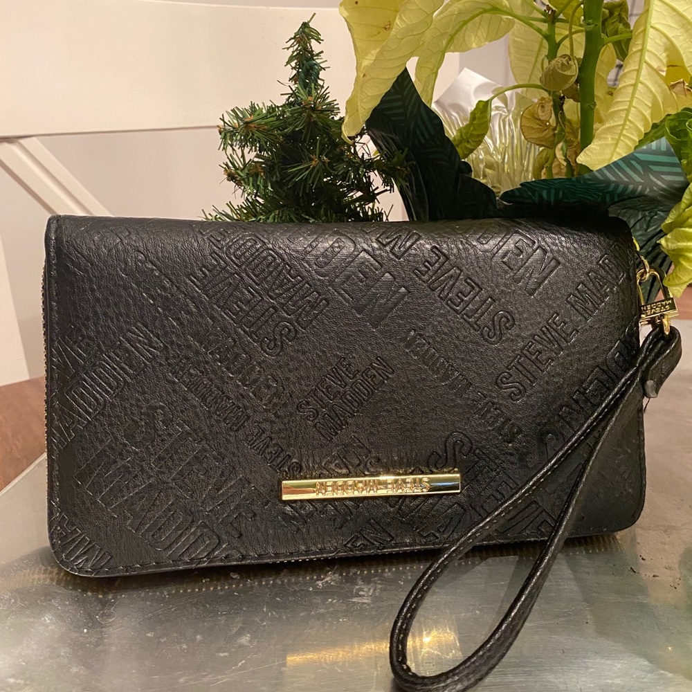 NWOT Black Steve Madden wristlet/wallet